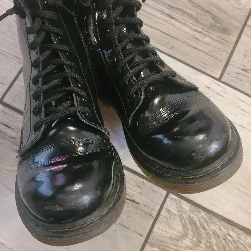 DR. MARTENS 1460 AirWair black patent leather 8 eye lace-up zipper boots Size 3
